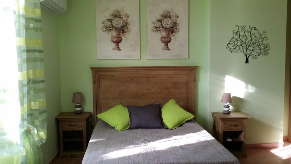 Les Portes Du Soleil Bed & Breakfast Capestang Bilik gambar