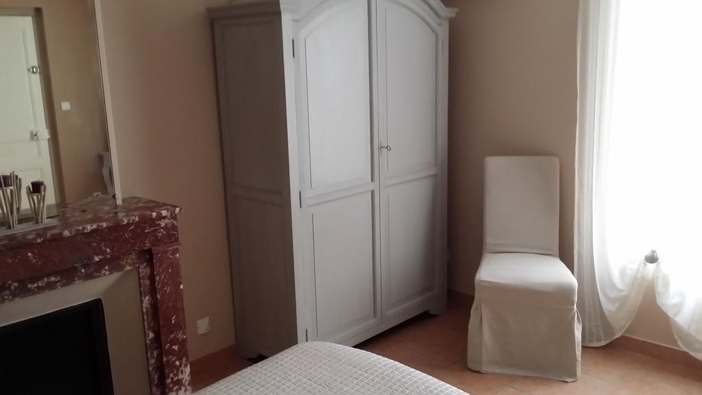 Les Portes Du Soleil Bed & Breakfast Capestang Luaran gambar