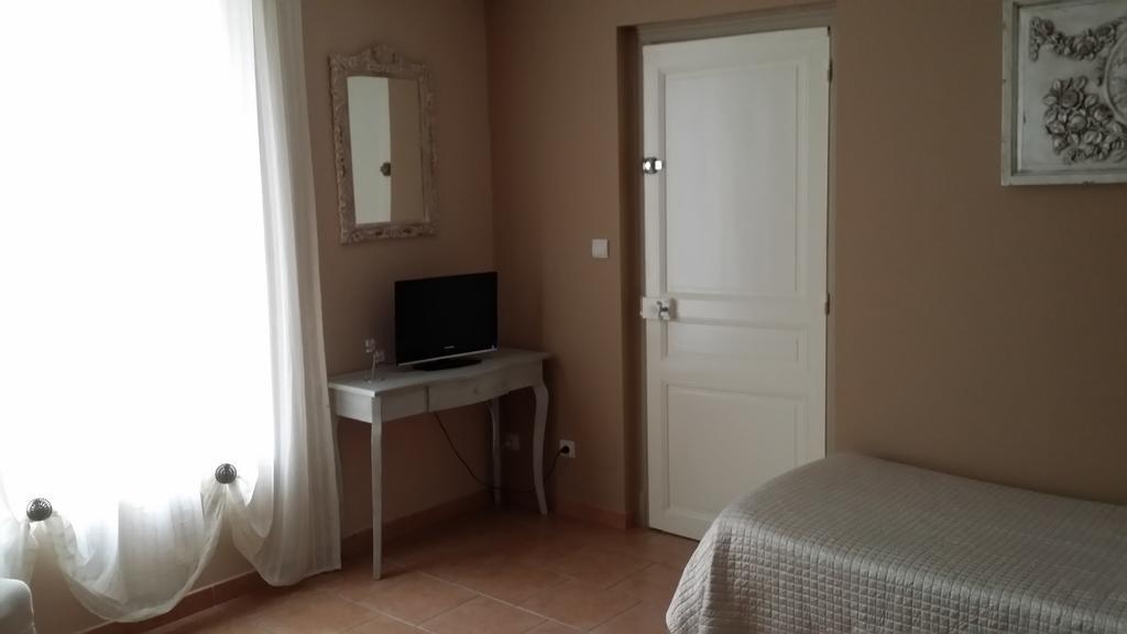 Les Portes Du Soleil Bed & Breakfast Capestang Luaran gambar