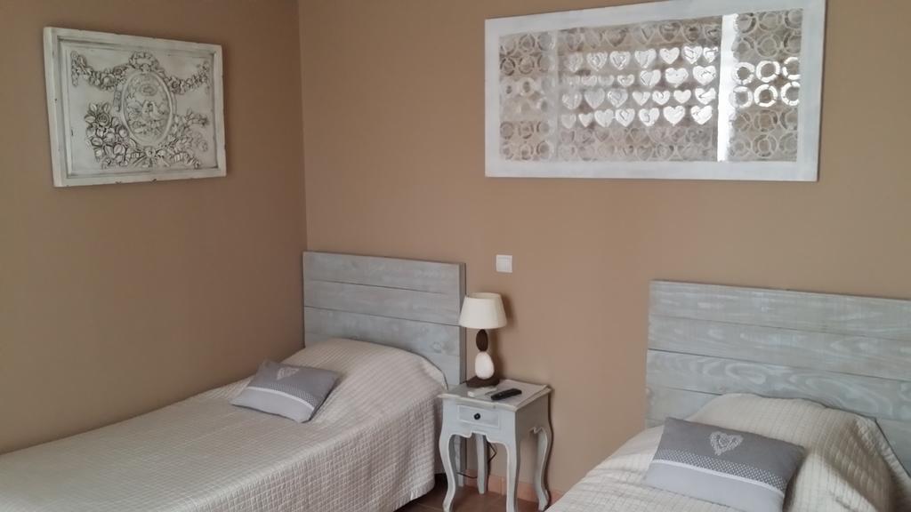 Les Portes Du Soleil Bed & Breakfast Capestang Luaran gambar
