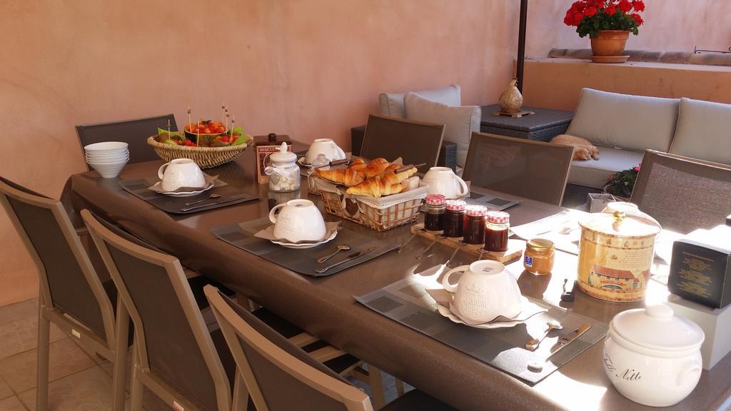 Les Portes Du Soleil Bed & Breakfast Capestang Luaran gambar